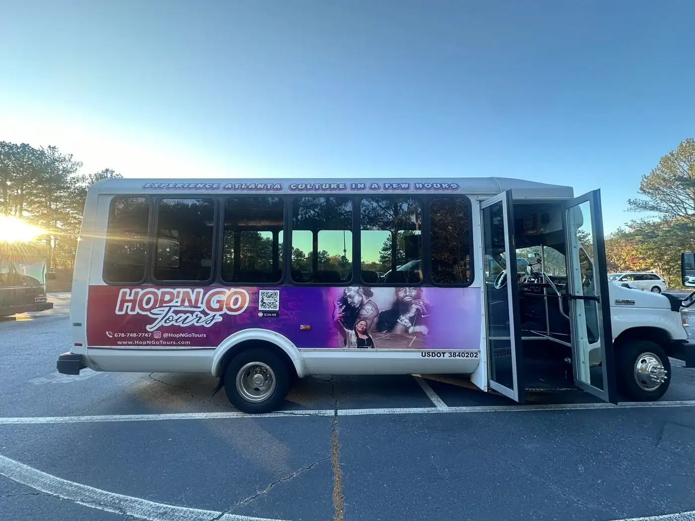 The Hop'N Go Tours bus